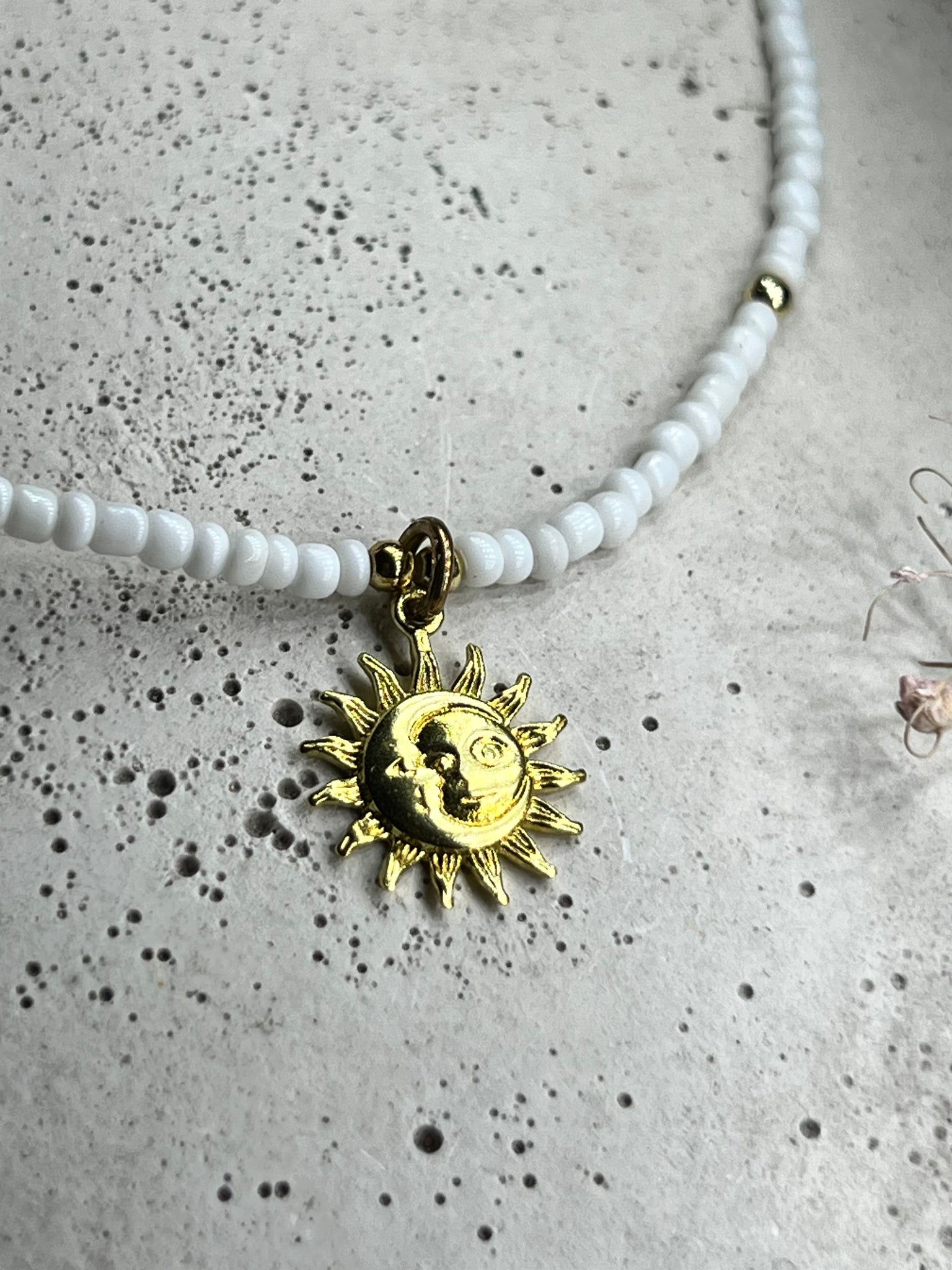 Cutie Perlenkette white Pearls with Sun & Moon `Geraldine Schüle Edition´