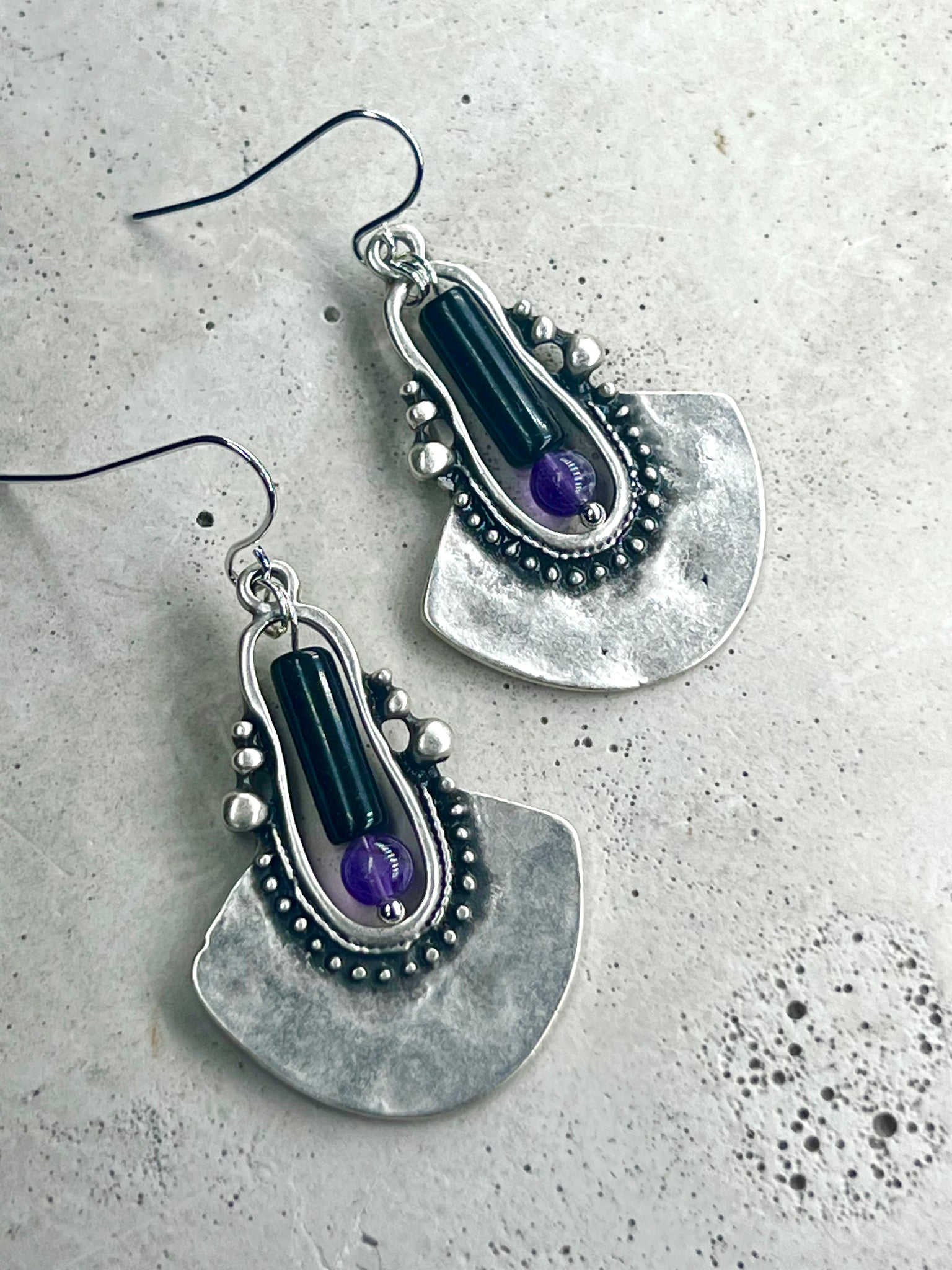 Runa black Onyx & Amethyst