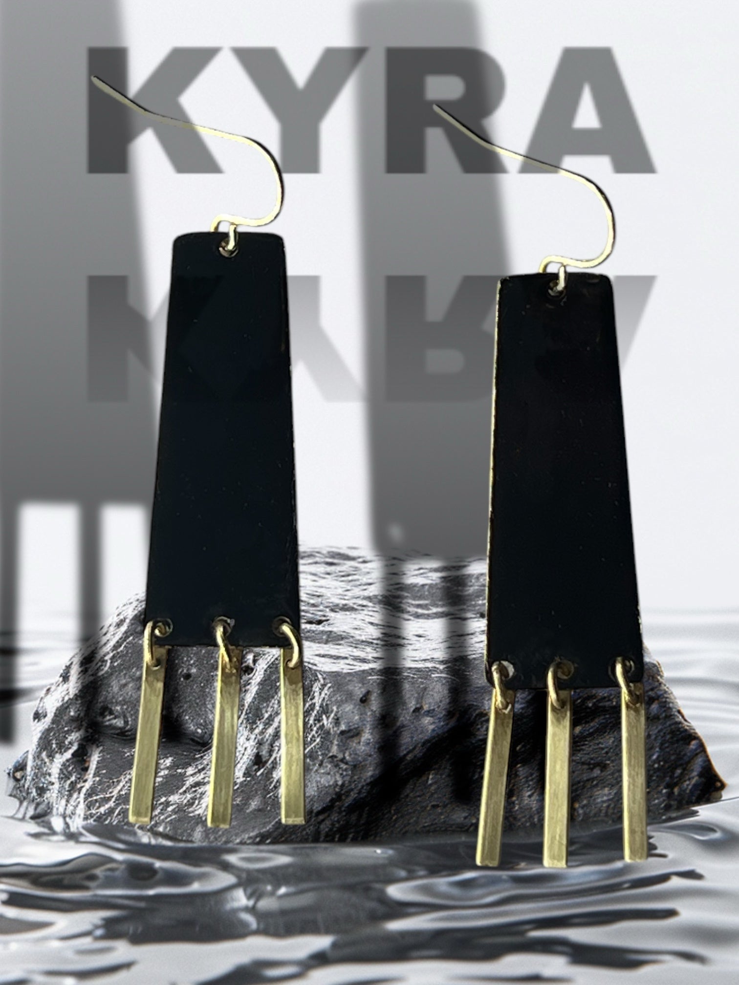 Kyra Black Emaille