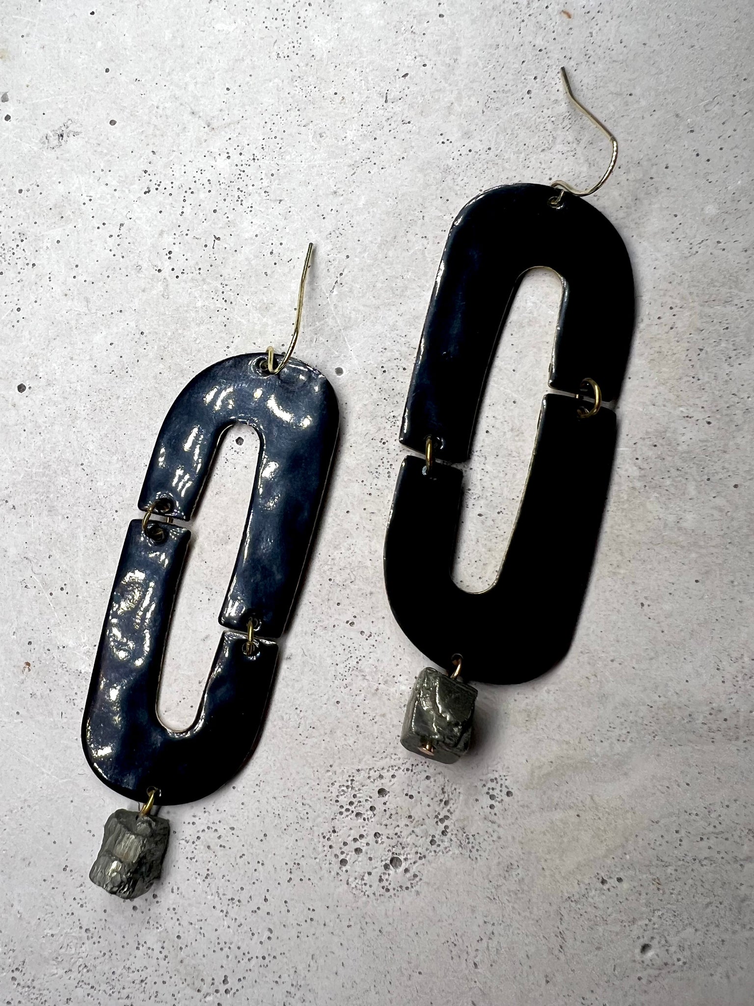 Umiaq Black Emaille