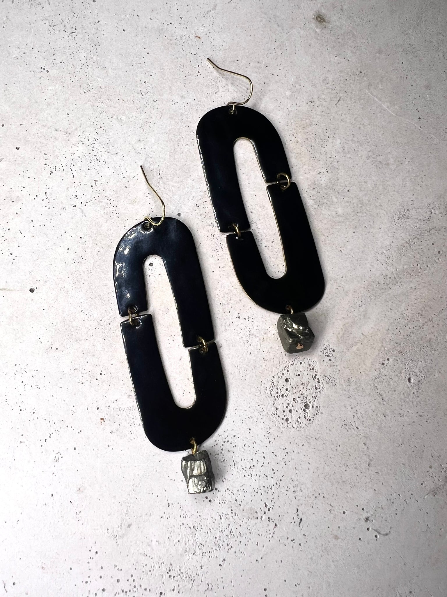 Umiaq Black Emaille