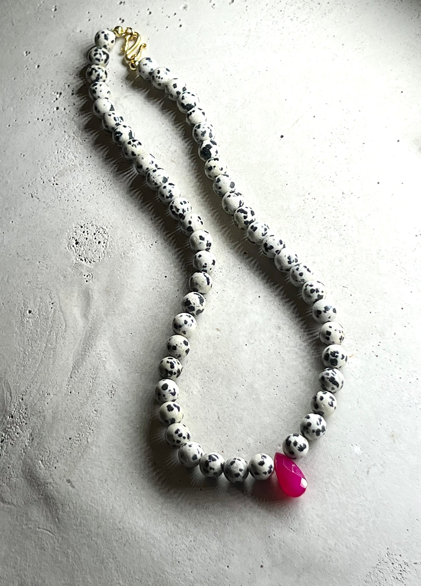 Dalmatiner Jaspis Choker mit pink Chalcedon