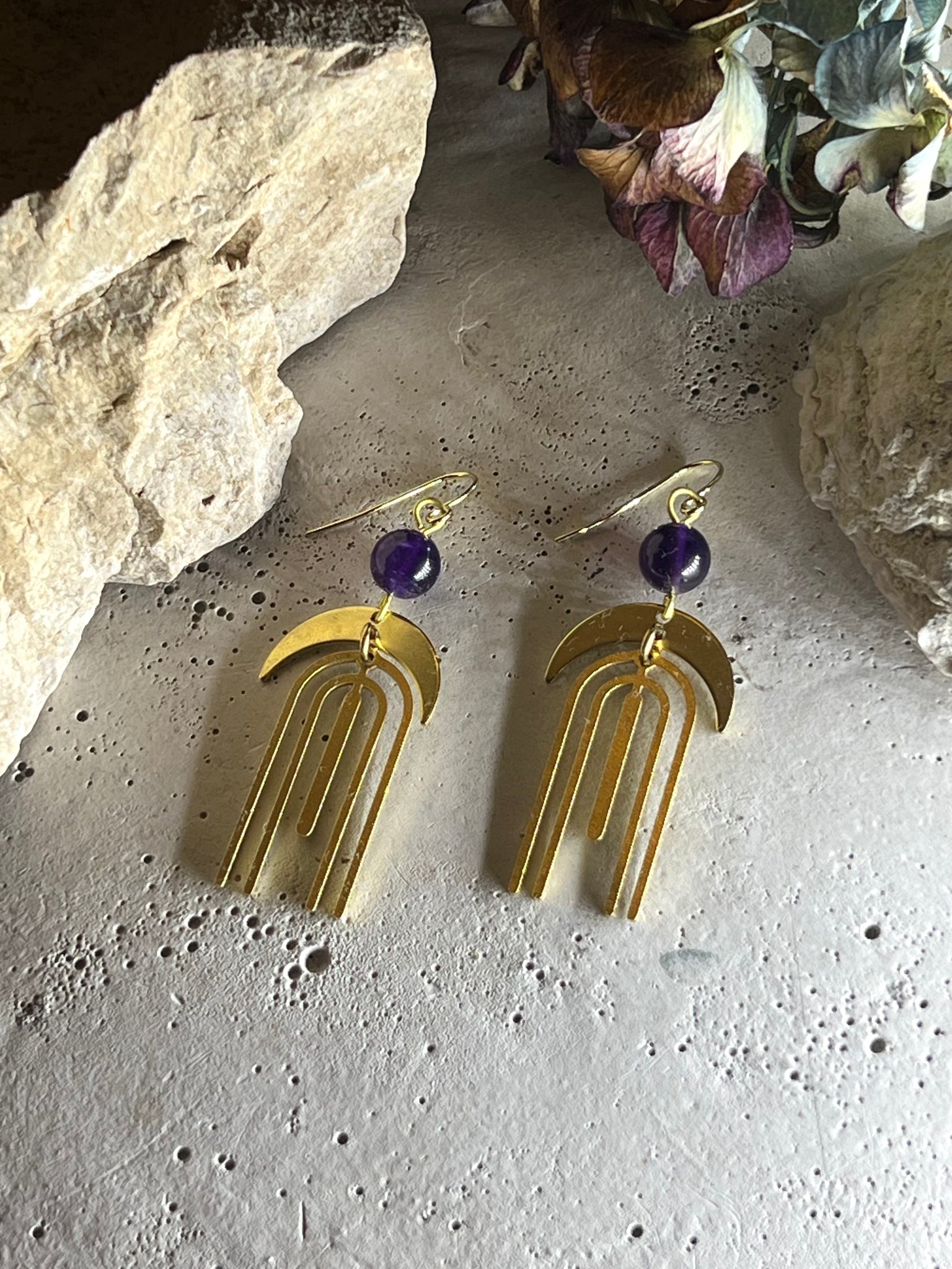 Lisha Bogen & Mond Ohrringe mit Amethyst