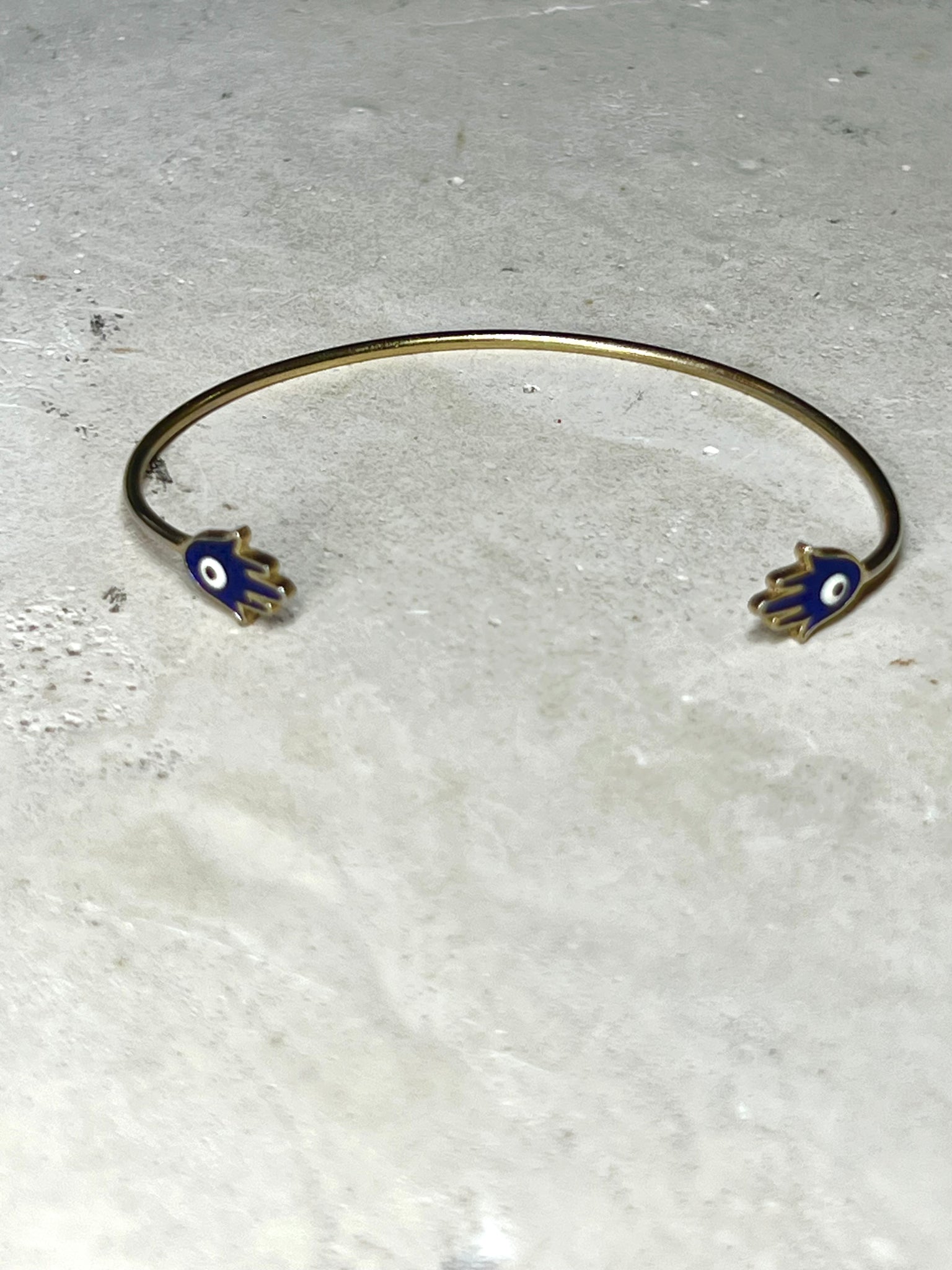 Schützende Hand Armreif