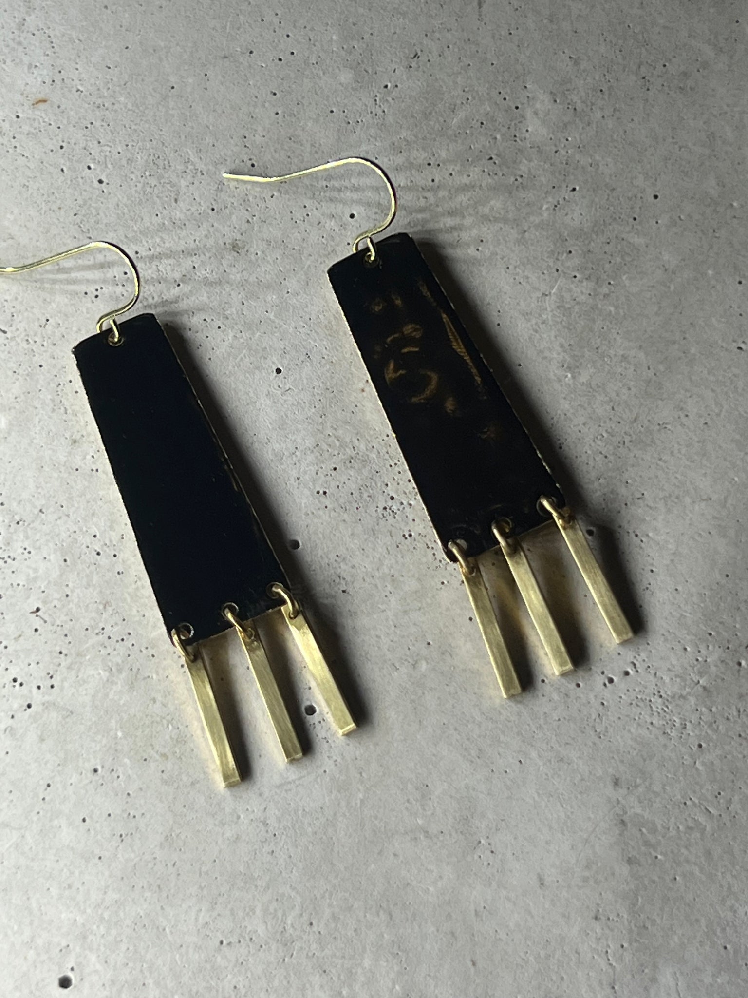 Kyra Black Emaille