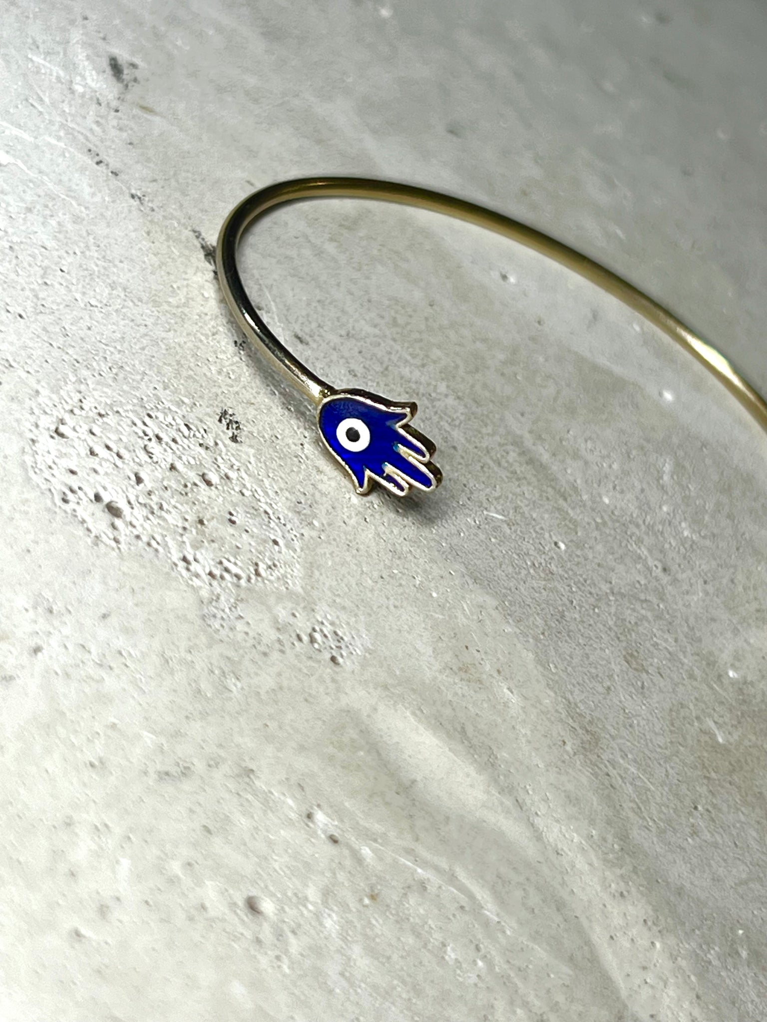 Schützende Hand Armreif