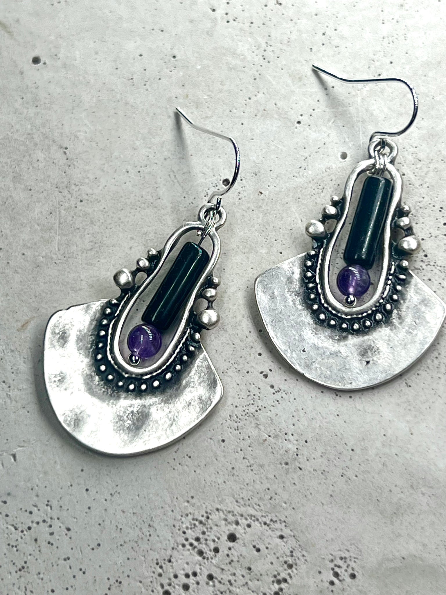 Runa black Onyx & Amethyst