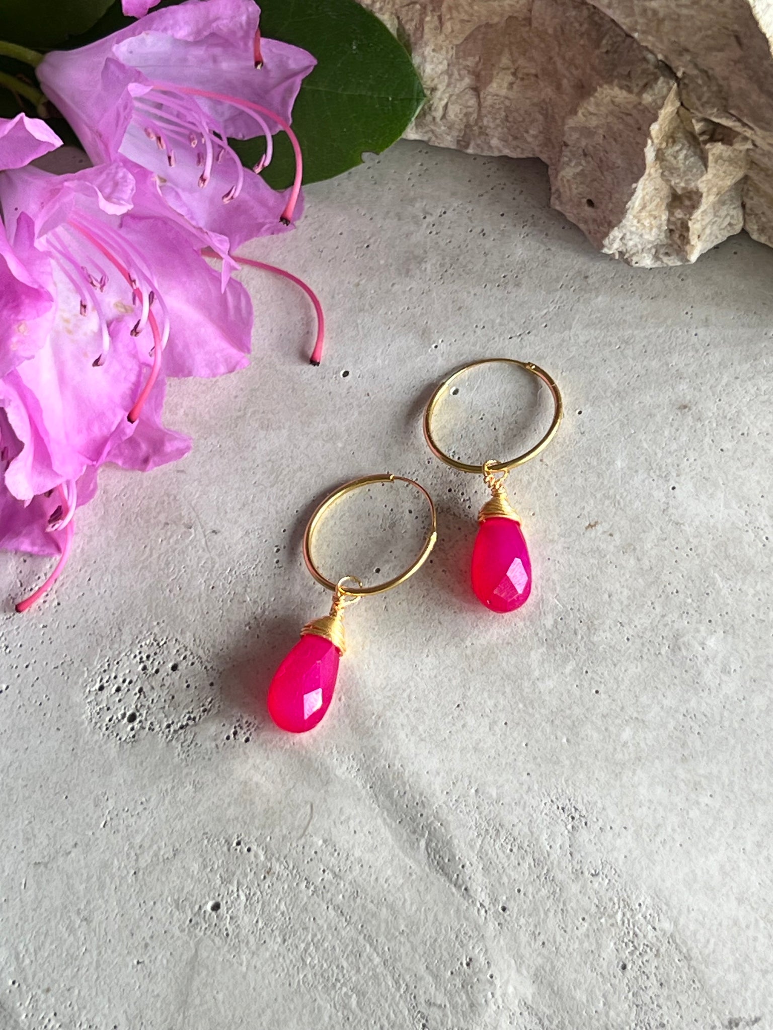 Pink Chalcedon Creolen 18k